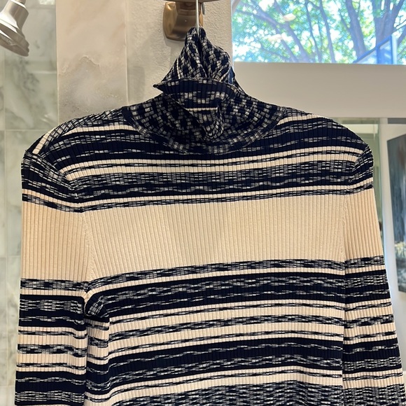 Tory Burch Long-Sleeved Turtle Neck Sweater. Tory navy and cream color. SZ XS. - Picture 8 of 10